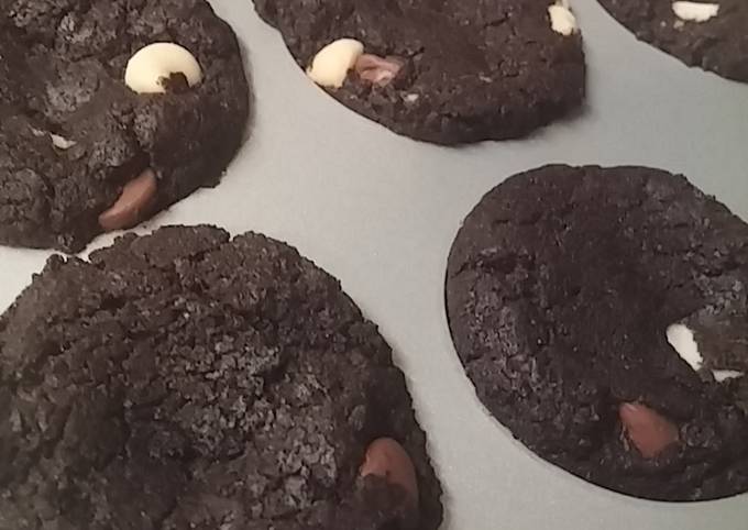 Triple Chocolate Peanut Butter Fudge Cookies