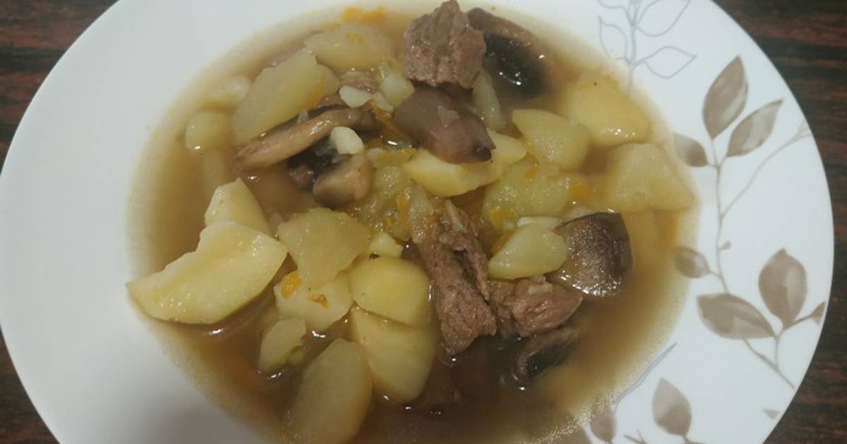 Тушеная картошка с грудкой и шампиньонами