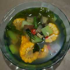 A picture of Sayur asem.