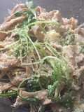 Fideos integrales de calabaza con salsa crema de rúcula