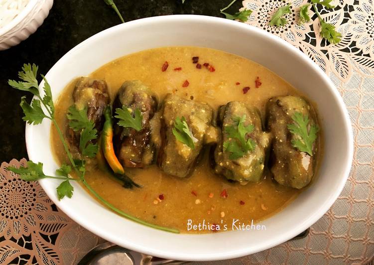 Bharwan Parwal Kadhi (Stuffed Pointed Gourd in Yoghurt Sauce)