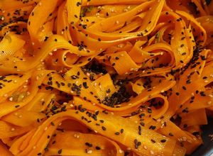 Une photo de Tagliatelles de carottes à l'asiatique