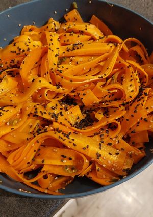 Une photo de Tagliatelles de carottes à l'asiatique
