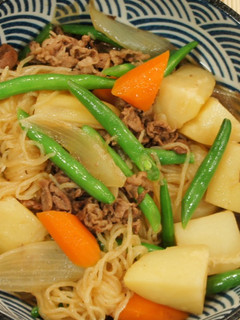 A picture of Japanese meat and potato stew or Nikujaga (肉じゃが).