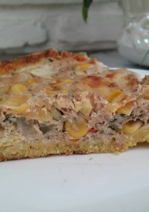 Una foto de Quiche primavera de atún con masa de harina de maíz