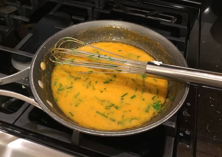 Step-by-Step Guide to Make Speedy Garlic Honey Sriracha Beurre Blanc