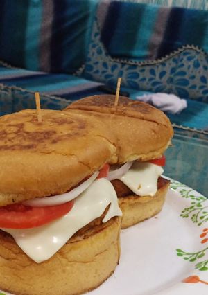 વેજીટેબલબર્ગર(vegetable burger recipe in gujarati) રેસીપી મુખ્ય ફોટો