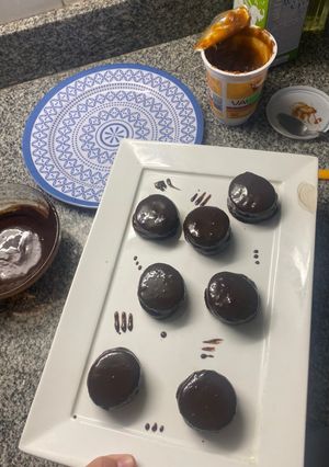 Una foto de Alfajorcitos de chocolate 🍫 🩷