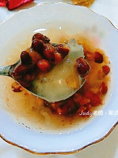 營養銀耳紅豆湯,美麗養生好甜品~ 的食譜成品照片