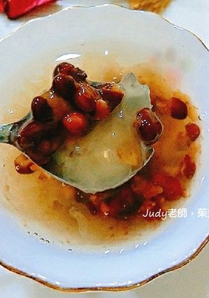 營養銀耳紅豆湯，美麗養生好甜品~ 的食譜成品照片