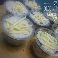 A picture of Oreo Stroberi & Biscuit Cheesecake.