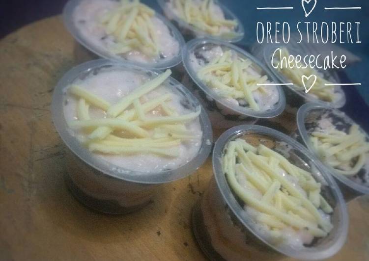 Bagaimana Menyiapkan Oreo Stroberi &amp; Biscuit Cheesecake, Lezat