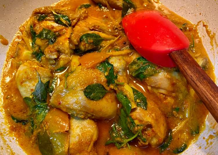 Bagaimana Menyiapkan Ayam woku yang Menggugah Selera