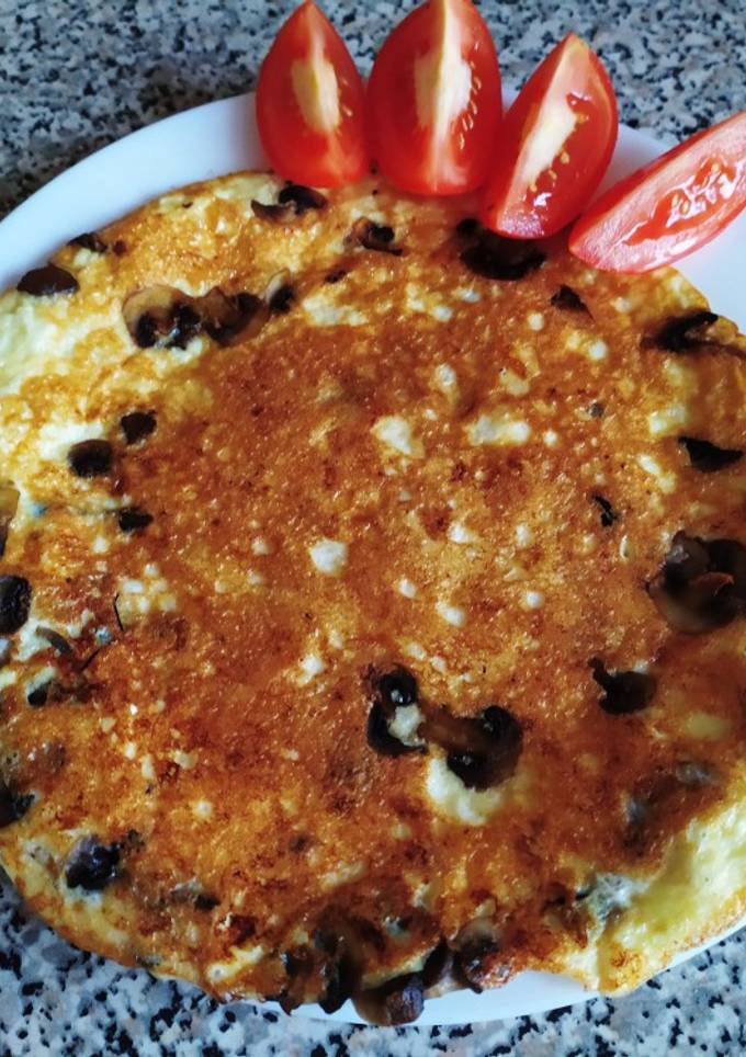 Омлет с творогом и грибами