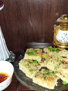 સોજી મગ દાળ અને ચણા દાળ મિક્સ ઢોકળા (Sooji Moong Dal Chana Dla Mix Dhokla Recipe In Gujarati) રેસીપી મુખ્ય ફોટો