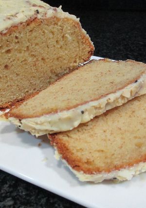 Foto principal de Bizcocho con dos harinas al limón y glaseado de chocolate blanco