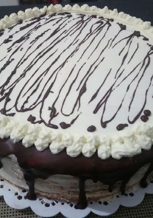 Una foto de Torta sencilla rellena con dulce de leche