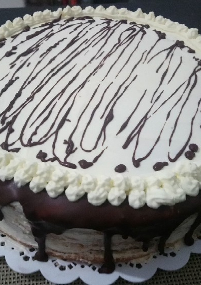 Una foto de Torta sencilla rellena con dulce de leche