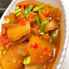 A picture of Spicy Pomo sauce.