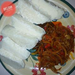 A picture of Boiled yam and onion sauce.