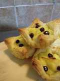 Puff pastry with cream and chcocochip