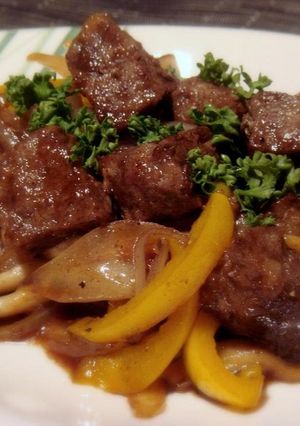 A picture of Cubed Steak with Sautéed Balsamic Vegetables.