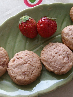 A picture of Chunky Strawberry Cookies.