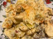 Una foto di tortellini carne
