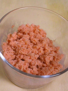 A picture of Fluffy and Simple Salmon Flakes.