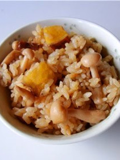A picture of Sweet Potato and Shimeji Mushroom Mixed Rice.
