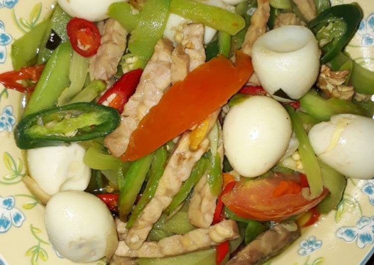 Oseng labu kecil,tempe,telur puyuh