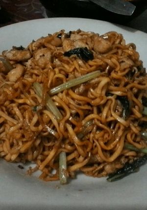 Foto resep Mie goreng Ayam seadanya...😄😄