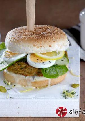 Φωτογραφία της συνταγής Burger με μπιφτέκι τόνου και γλυκιά σος λεμονιού