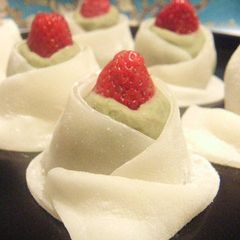 A picture of Strawberry Yuu-Hime Mochi Dumplings.