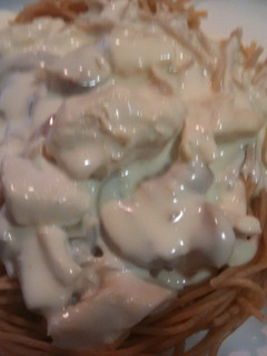 A picture of Chicken Alfredo.