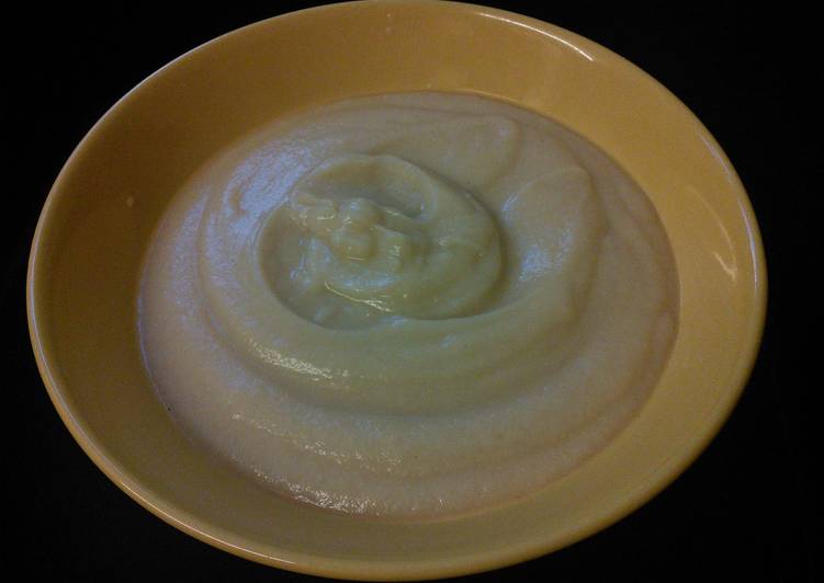 Irmgards Creamy Cauliflower Soup. Serves 7 &amp; 90 cals per serving. (•ิ_•ิ)