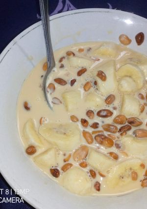 Hadin gyada da ayaba ainihin hoton girkin