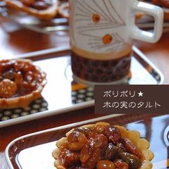 A picture of Crunchy Mini Nut Tarts.