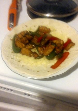 A picture of easy 30 minute chicken fajitas.