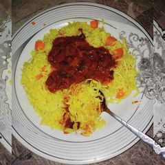 A picture of Dahuwar shinkafa mai curry da miyar hanta.