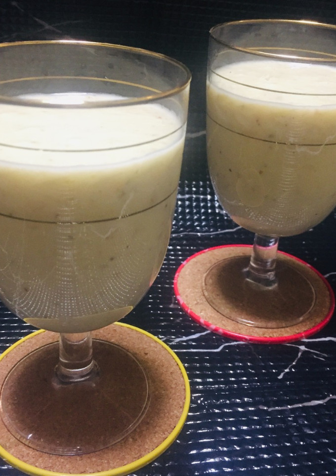 Una foto de Milk Shake de frutas con leche de Coco y Frutos Secos !