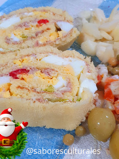 Una foto de 🎅Pionono Navideño de atún con dos quesos + guarnición