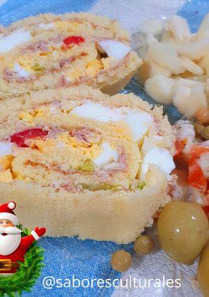 Una foto de 🎅Pionono Navideño de atún con dos quesos + guarnición