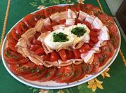 Une photo de tomate farcie