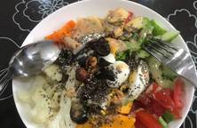 Salad rau, trái cây cho bữa sáng nhanh và đủ chất