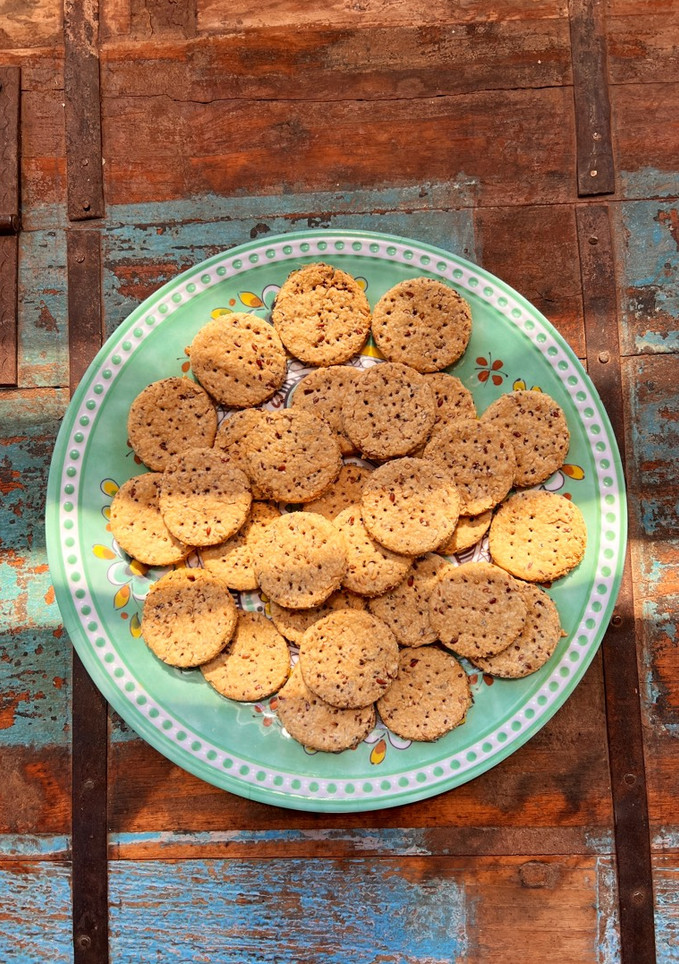 Una foto de Crackers de avena y semillas