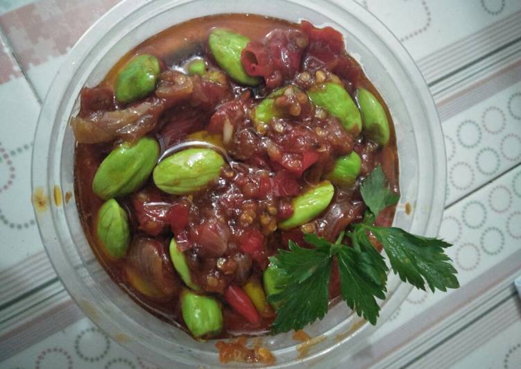 Bagaimana Menyiapkan Sambal pete Jadi, Enak