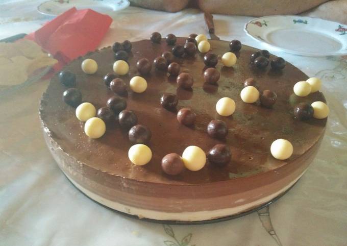 Foto principal de Tarta de tres chocolates para torpes 😍