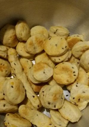 Una foto de Bizcochitos con semillas de lino, oliva y queso