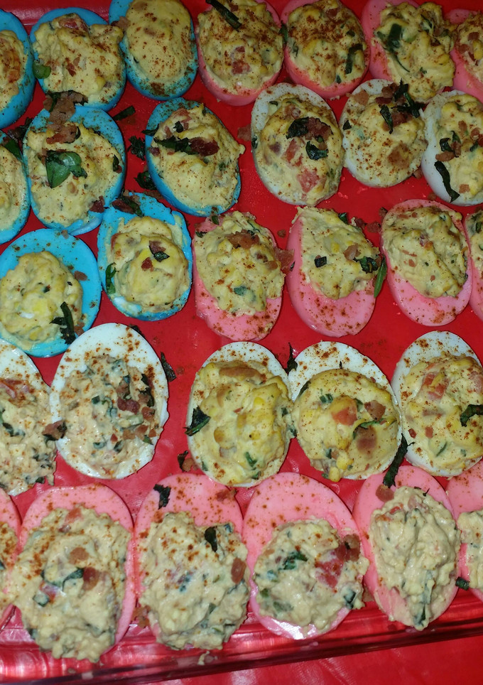 A picture of BLT Deviled Eggs.